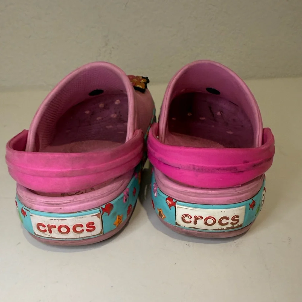 CROCS Hello Kitty Kids Pink and Turquoise Seashells with Sanrio Jibbitz 12-13